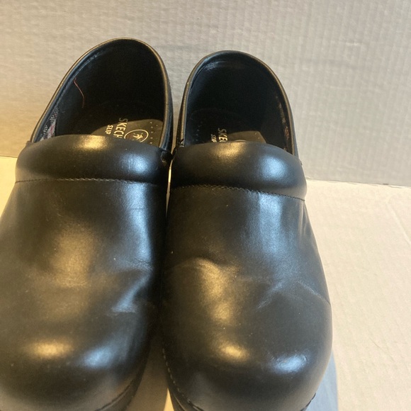 Skechers Women Black Slip-On Nurse Shoes Size